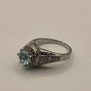 Dazzling Silver Ring with Aquamarine Stone